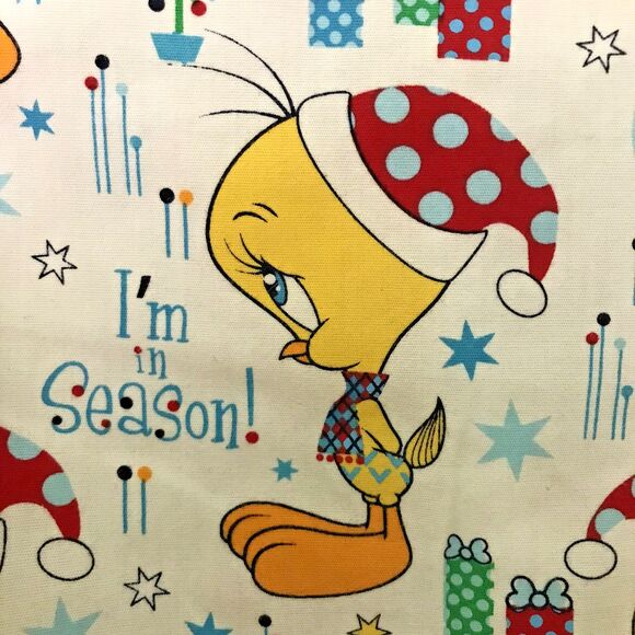 Looney Tunes Scrub Women's M Tweety Bird I'm in Season Christmas SS 3 Pocket Top - Picture 2 of 13